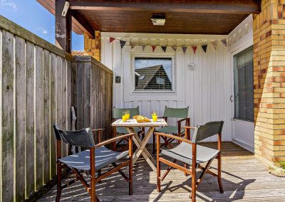 outside seating area Beachcombers cottage Beadnell 2